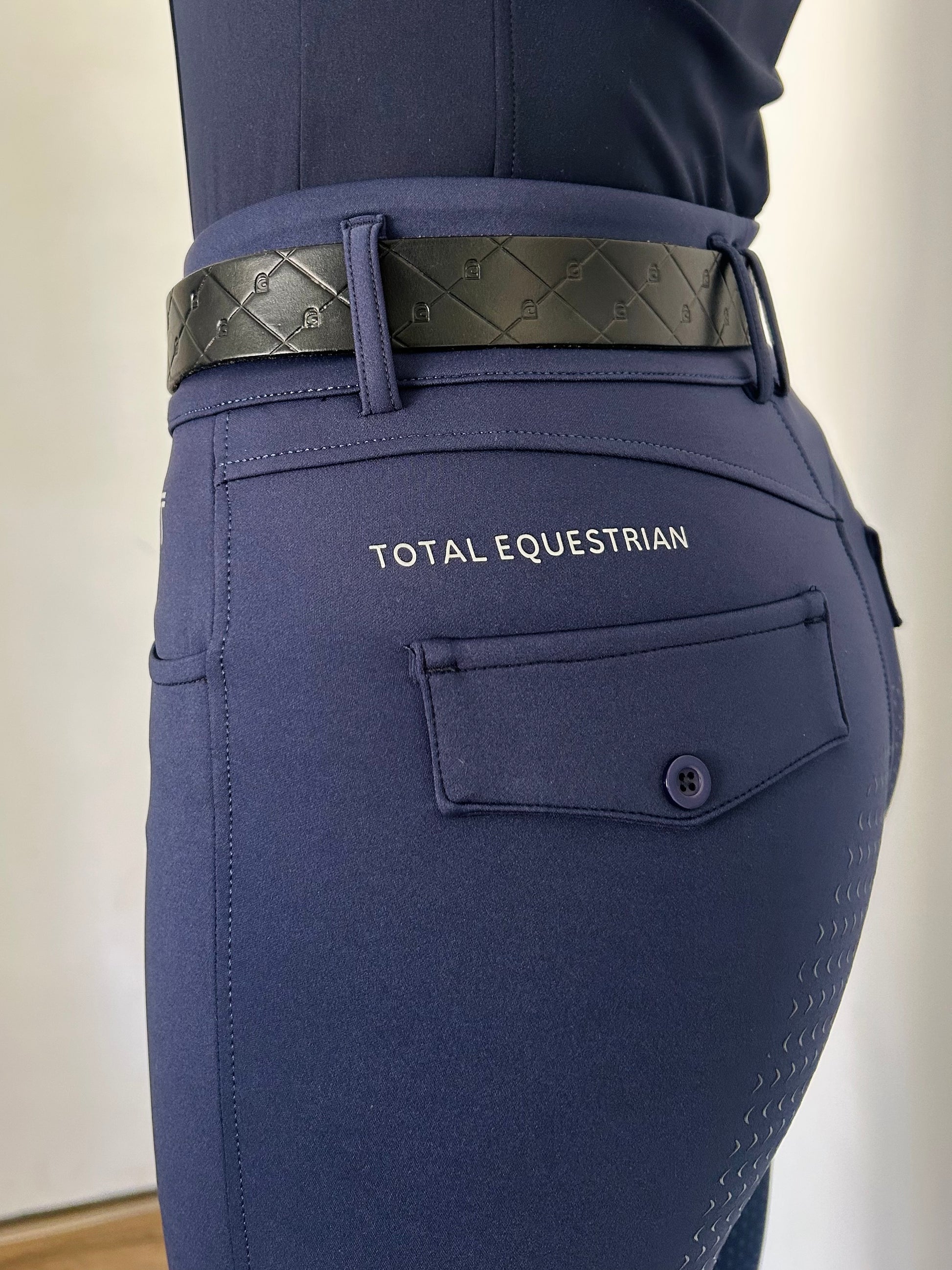 Elevate breech- Navy